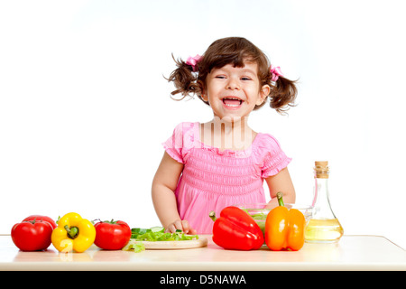 Enfant souriant avec des légumes frais Banque D'Images