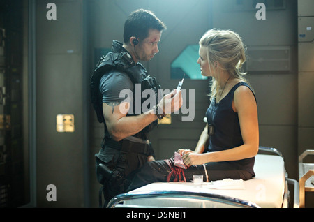 Lock-out 2012 Europa Corp film avec Guy Pearce et Maggie Grace, comme de la neige comme Emilie Banque D'Images