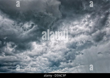 Une tempête spectaculaire texture de fond cloudscape représentant près de mauvais temps. Banque D'Images