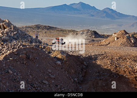 Jean, Nevada - La Monnaie royale canadienne 400 auto hors route course à travers le désert de Mojave, près de Las Vegas. Banque D'Images