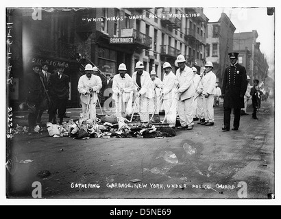 'White Wings' sous la protection de la police (LOC) Banque D'Images