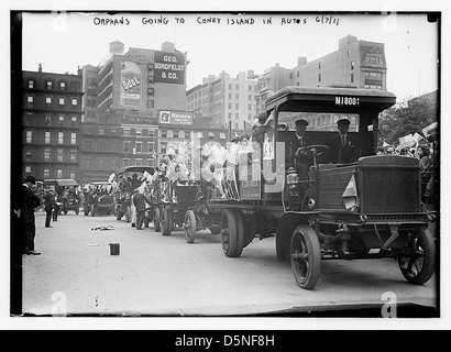 Orphelins aller à Coney Island dans les automobiles, 6/7/11 (LOC) Banque D'Images