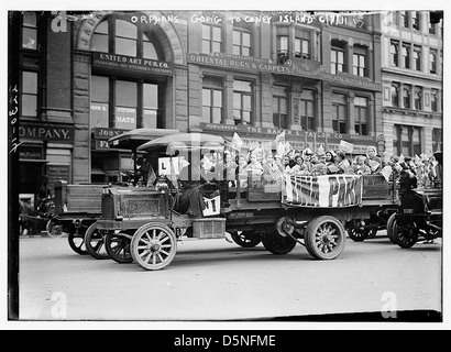 Orphelins aller à Coney Island, 1911 (COL) Banque D'Images