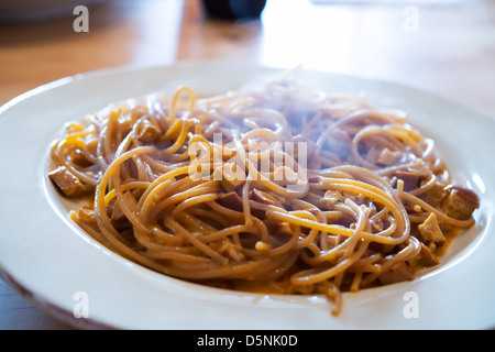 Spaghetti alla carbonara, un classique de la cuisine italienne Banque D'Images
