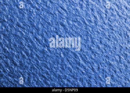 Gros plan du rippled water surface en bleu la tonalité. Banque D'Images