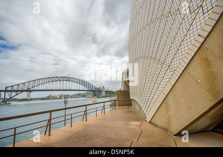 Le majestueux Opéra de Sydney domine le port de Sydney. Banque D'Images