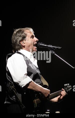 Trier, Allemagne. 5 avril 2013. La chanteuse irlandaise Chris de Burgh coups de son 'Live in Concert 2013' tour à l'arène à Trèves, Allemagne, 05 avril 2013. Photo : Thomas Frey/dpa/Alamy Live News Banque D'Images