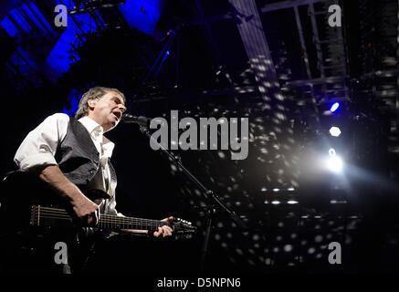 Trier, Allemagne. 5 avril 2013. La chanteuse irlandaise Chris de Burgh coups de son 'Live in Concert 2013' tour à l'arène à Trèves, Allemagne, 05 avril 2013. Photo : Thomas Frey/dpa/Alamy Live News Banque D'Images