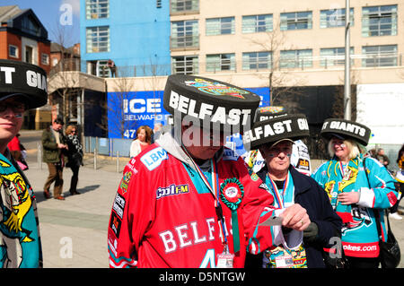 Nottingham, Royaume-Uni. 6e avril 2013. La rapide Solictors elite ligue de hockey sur glace play-offs commencent aujourd'hui au Centre National des glaces.Quatre équipes jouent aujourd'hui avec deux de dimanche dernier.Nottingham Panthers jouer Cardiff Devils première et plus tard Coventry Blaze prises sur Belfast Giants.L'événement annuel est maintenant dans sa 10 année. Crédit : Ian Francis / Alamy Live News Banque D'Images