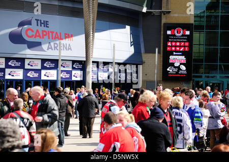 Nottingham, Royaume-Uni. 6e avril 2013. La rapide Solictors elite ligue de hockey sur glace play-offs commencent aujourd'hui au Centre National des glaces.Quatre équipes jouent aujourd'hui avec deux de dimanche dernier.Nottingham Panthers jouer Cardiff Devils première et plus tard Coventry Blaze prises sur Belfast Giants.L'événement annuel est maintenant dans sa 10 année. Crédit : Ian Francis / Alamy Live News Banque D'Images