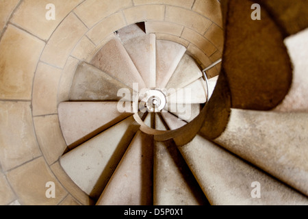 Escalier circulaire à la Basílica Temple Expiatori j de la Sagrada Família à Barcelone Espagne Espana Banque D'Images