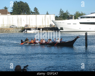 Coastsalish eauqualite, canot, Banque D'Images