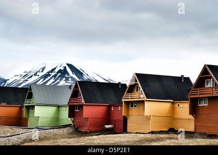 Maisons colorées de la ville de Longyearbyen au Spitzberg, archipel du Svalbard, Norvège Banque D'Images