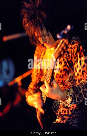 West Hollywood, Californie, USA. 06 avril 2013. Musicien-STEVE STEVENS vivent au Viper Room, West Hollywood, Californie, USA, le 5 avril 2013..l'image de crédit cr Scott Mitchell/ZUMA Press (Image Crédit : Crédit : Scott Mitchell/ZUMAPRESS.com/Alamy Live News) Banque D'Images