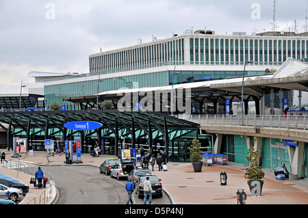 Le terminal 1 de l'aéroport international Saint-Exupéry Satolas Lyon France Banque D'Images