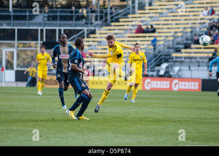 Columbus, Ohio. 06 avril 2013. Eddie Gaven pousses pour objectif comme Columbus Crew et l'Union de Philadelphie à jouer un match nul 1-1 dans un match à MLS Columbus Crew stadium. Banque D'Images