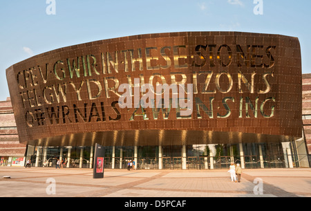 Pays de Galles, Cardiff Bay, Roald Dahls Plass, Wales Millennium Centre, salle de spectacle Banque D'Images