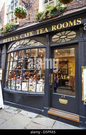 Salons de thé Bettys Cafe York Yorkshire UK Stonegate Banque D'Images