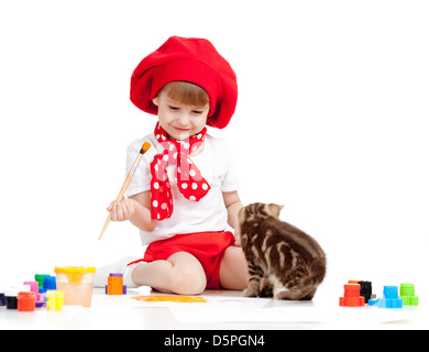 Petit enfant artiste peinture avec pinceau. Chaton à la jeune fille Banque D'Images