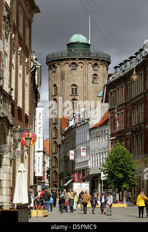 La Rundetaarn (tour ronde), Kobmagergade, dans le centre-ville de Copenhague, au Danemark. Banque D'Images