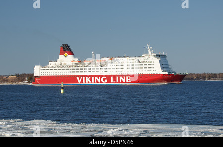 Mme Mariella est un cruiseferry exploité par Viking Line dans le trafic maritime entre Helsinki et Stockholm. Banque D'Images