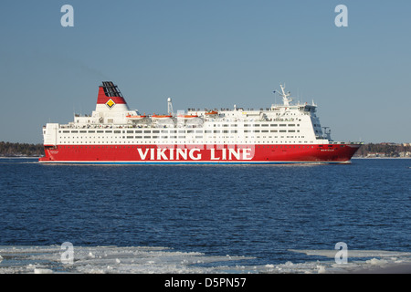 Mme Mariella est un cruiseferry exploité par Viking Line dans le trafic maritime entre Helsinki et Stockholm. Banque D'Images
