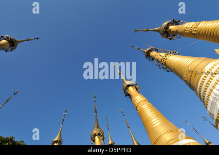 Détail de stupas dorées, Nyaung Shwe, lac Inle, l'État de Shan, Myanmar, en Asie du sud-est Banque D'Images