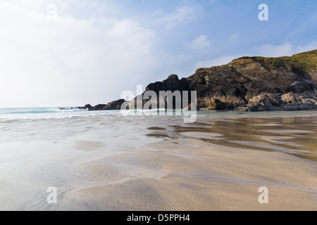 Sur la plage de l'anse Polurrian Meneau Cornwall England UK Banque D'Images