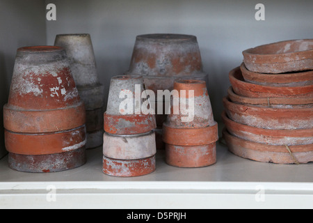 Pots en terre cuite, l'empotage des conteneurs, le jardinage Banque D'Images