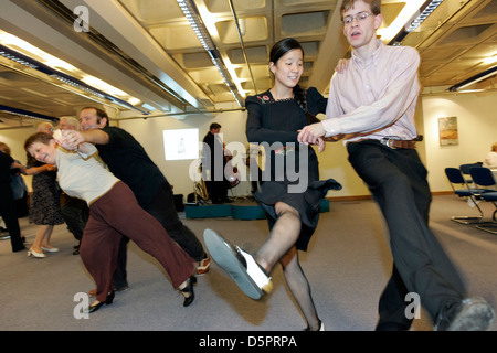 Jouissent d'une Danse du thé s'est tenue à la Bibliothèque nationale à Édimbourg Banque D'Images