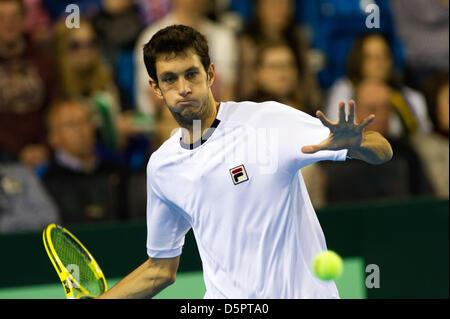 Coventry, Royaume-Uni. 7 avril, 2013. La société britannique James Ward qui joue contre la Russie Dmitry Tursunov au cours de l'Euro/Groupe I de la zone Afrique Coupe Davis entre la Grande Bretagne et de la Russie de la Ricoh Arena. Banque D'Images