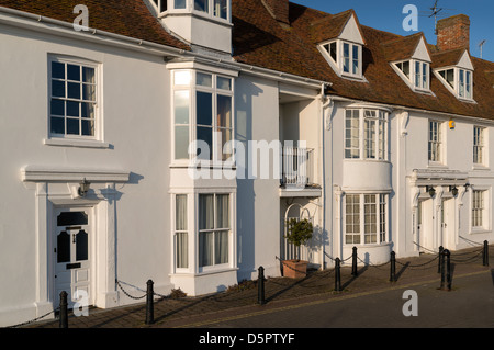 Maisons sur le front de mer à Burnham au crépuscule Banque D'Images