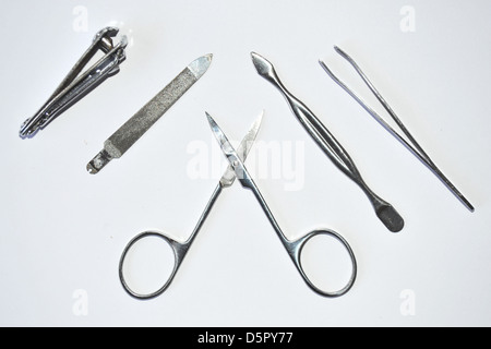 Outils à partir d'un jeu de manucure ongles photographiés en studio. Banque D'Images