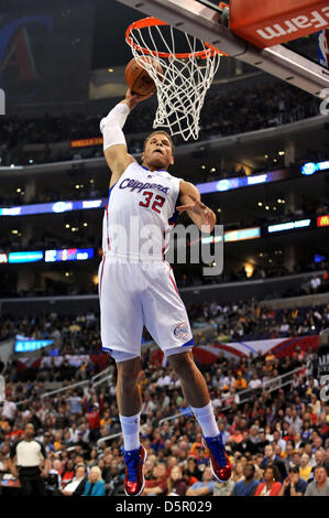 Los Angeles, Californie, USA. 7 avril 2013. Los Angeles, Californie, USA. 7 avril, 2013. Los Angeles Clippers Blake Griffin l'ailier # 32 dunks la balle pour le score dans la première moitié du basket de la NBA entre les Lakers de Los Angeles et l'Los Angeles Clippers au Staples Center de Los Angeles, en Californie..Louis Lopez/CSM/Alamy Live News Banque D'Images