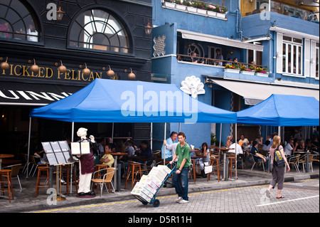 Trottoir et cafés à Stanley, l'île de Hong Kong. Banque D'Images