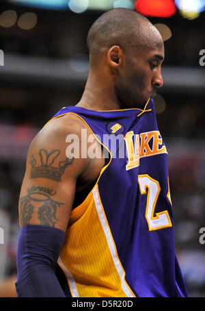 Los Angeles, Californie, USA. 7 avril 2013. Los Angeles Lakers Kobe Bryant garde tir # 24 dans la seconde moitié du basket de la NBA entre les Lakers de Los Angeles et l'Los Angeles Clippers au Staples Center de Los Angeles, en Californie..Les Los Angeles Clippers vaincre les Los Angeles Lakers 109-95.Louis Lopez/CSM/Alamy Live News Banque D'Images