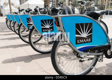 Nouveau service de location de vélos parrainé par promoteur Emaar à Dubaï Émirats Arabes Unis Banque D'Images