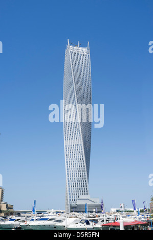 Nouveau Cayan Tower récemment achevés dans la Marina de Dubaï en Émirats Arabes Unis Banque D'Images