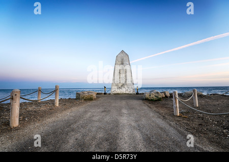 L'obélisque près du phare de Portland Bill près de Weymouth Dorset sur la côte jurassique. Banque D'Images