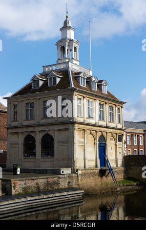 Le 17e siècle la maison de la douane sur le quai Purfleet, King's Lynn, conçu par Henry Bell. Banque D'Images