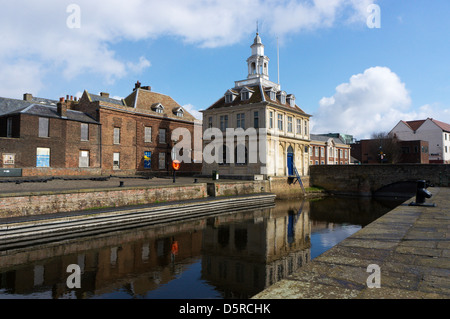 Le 17e siècle la maison de la douane sur le quai Purfleet, King's Lynn, conçu par Henry Bell. Banque D'Images