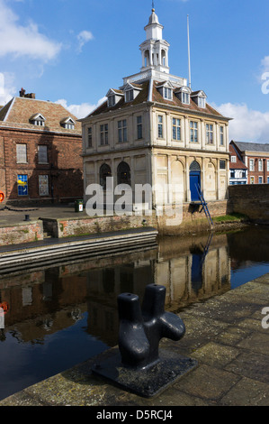 Le 17e siècle la maison de la douane sur le quai Purfleet, King's Lynn, conçu par Henry Bell. Banque D'Images