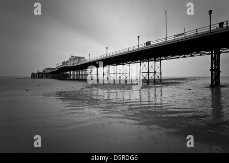 Jetée de Worthing, Sussex, Angleterre Banque D'Images