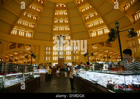 Marché couvert à Phnom Penh Banque D'Images