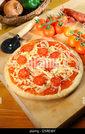 Mozerella pepperoni pizza tomate et fromage Banque D'Images