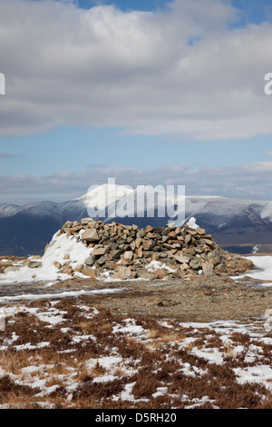 Skiddaw du Sommet du Bleaberry est tombée en hiver Lake District Cumbria UK Banque D'Images