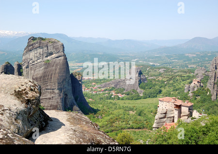 Vue de dessus sur le Rousannou - monastère Sainte Barbara, Météores, Grèce Banque D'Images