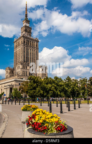 Le Palais de la Culture et de la science, ou Pałac Kultury i Nauki, (également appelée PKiN) à Varsovie, Pologne. Banque D'Images