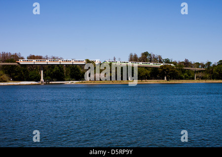 Monorail et Seven Seas Lagoon, Disney World Banque D'Images