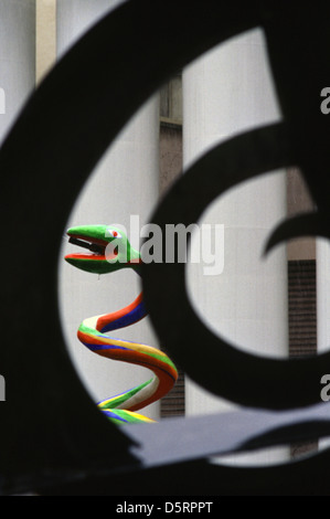 Igor Stravinsky fountain représentant les œuvres du compositeur Igor Stravinsky par les sculpteurs Jean Tinguely et Niki de Saint Phalle, à côté du Centre Pompidou à Paris, France Banque D'Images